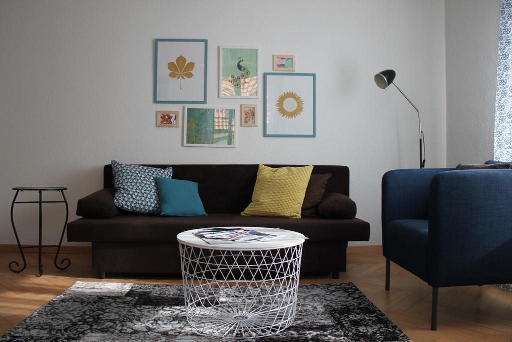 Appartement Douces Heures Avec Parking Couvert Prive Le Locle Exterior foto