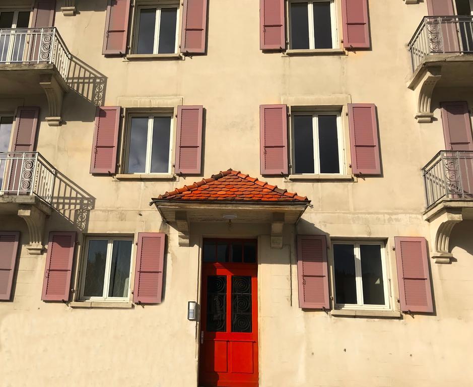 Appartement Douces Heures Avec Parking Couvert Prive Le Locle Exterior foto