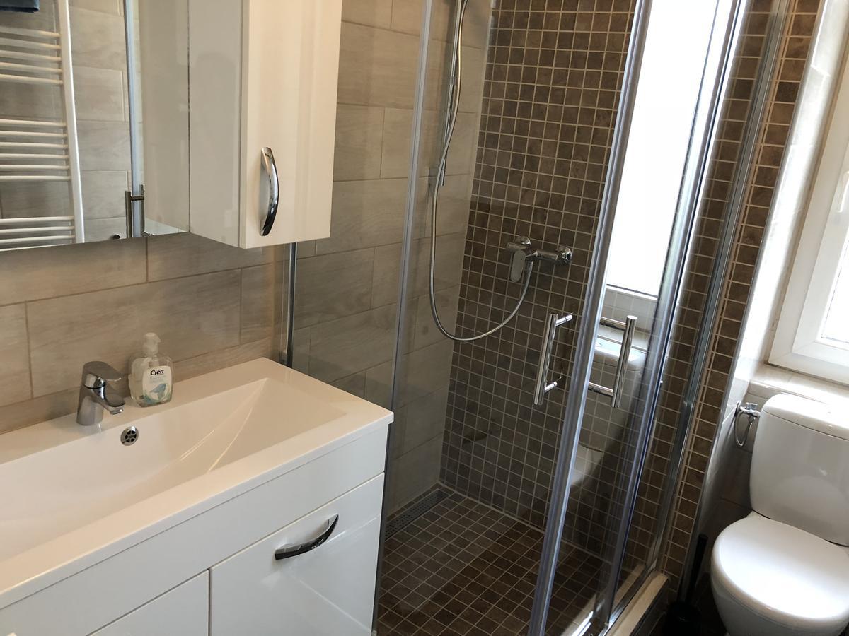 Appartement Douces Heures Avec Parking Couvert Prive Le Locle Exterior foto